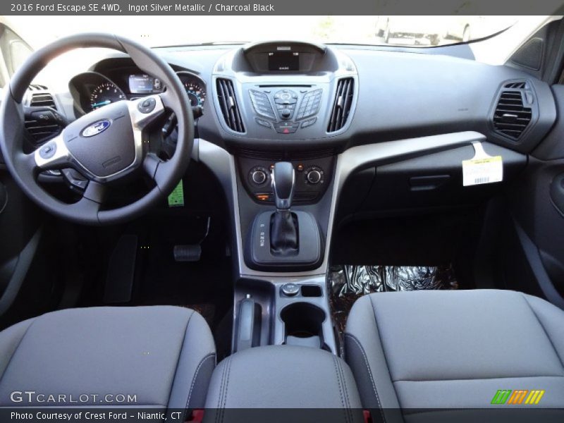 Ingot Silver Metallic / Charcoal Black 2016 Ford Escape SE 4WD