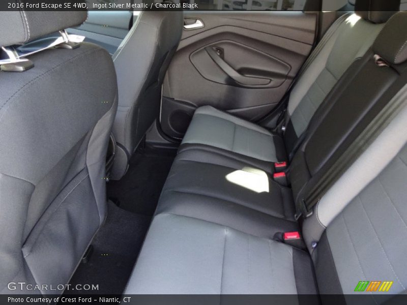 Ingot Silver Metallic / Charcoal Black 2016 Ford Escape SE 4WD