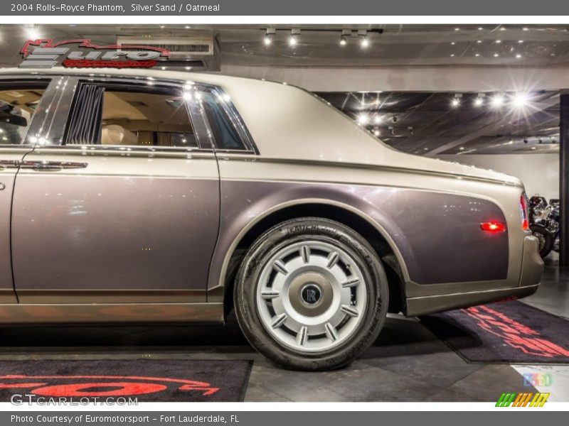 Silver Sand / Oatmeal 2004 Rolls-Royce Phantom