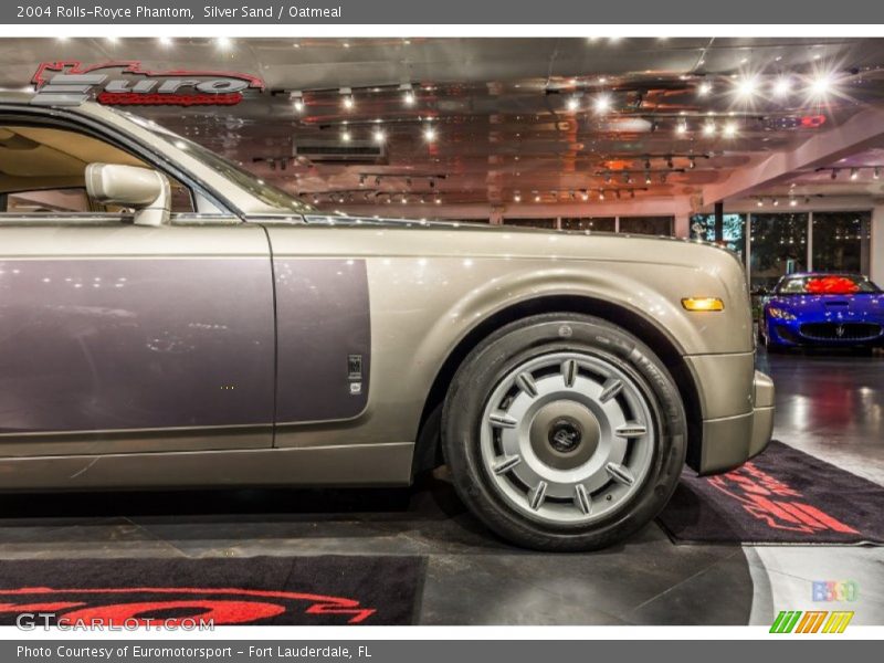 Silver Sand / Oatmeal 2004 Rolls-Royce Phantom
