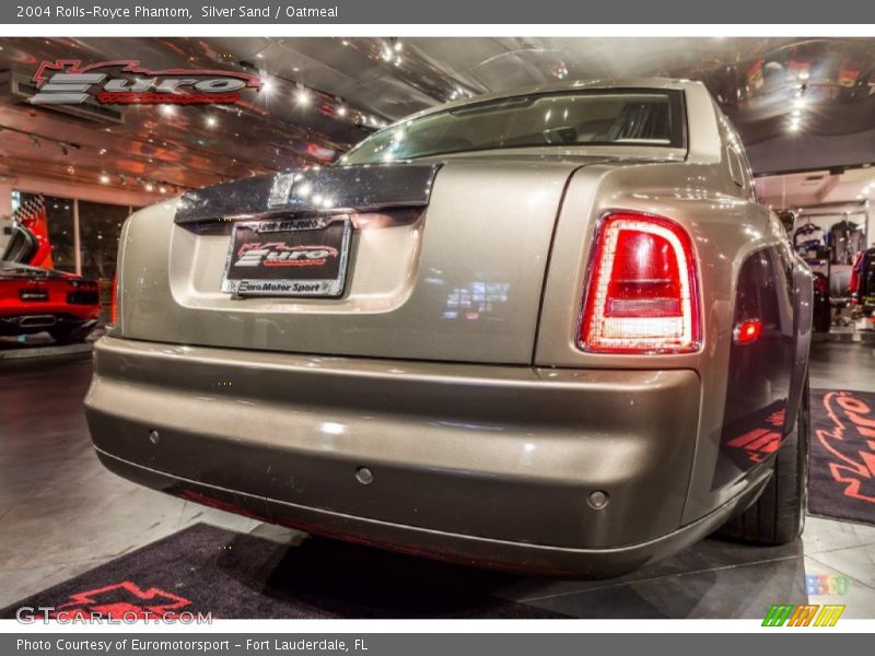 Silver Sand / Oatmeal 2004 Rolls-Royce Phantom