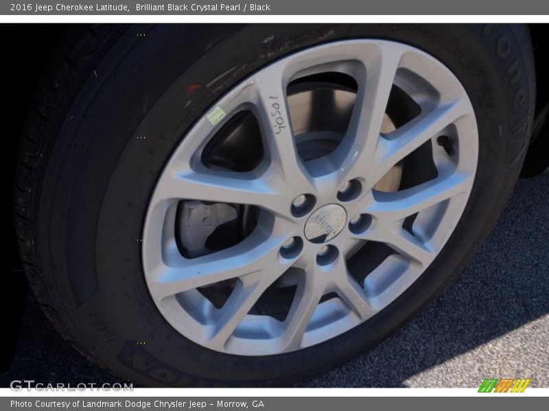 Brilliant Black Crystal Pearl / Black 2016 Jeep Cherokee Latitude