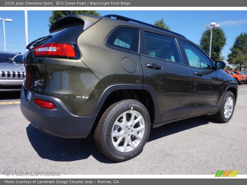 ECO Green Pearl / Black/Light Frost Beige 2016 Jeep Cherokee Sport