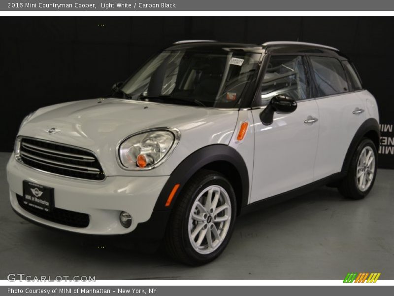 Light White / Carbon Black 2016 Mini Countryman Cooper