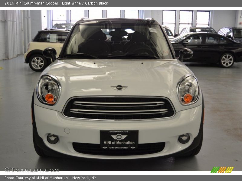 Light White / Carbon Black 2016 Mini Countryman Cooper