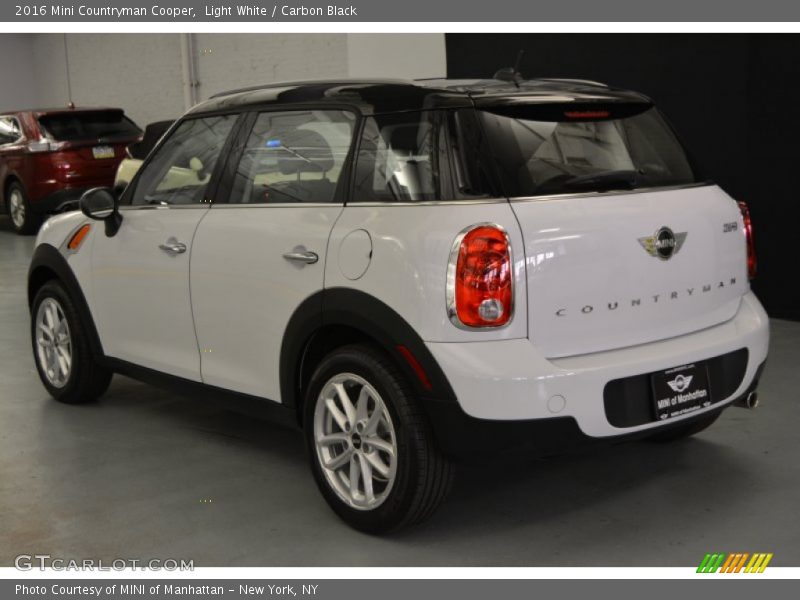 Light White / Carbon Black 2016 Mini Countryman Cooper