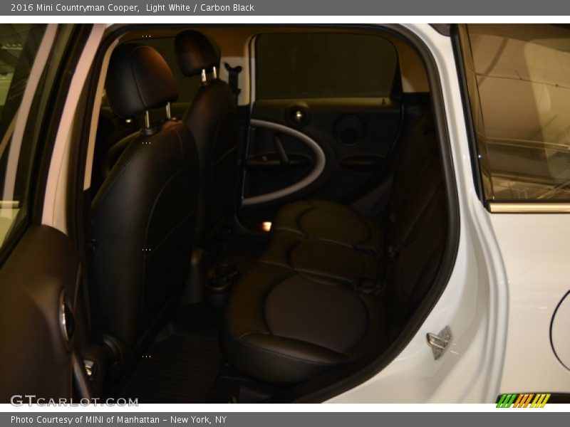 Light White / Carbon Black 2016 Mini Countryman Cooper
