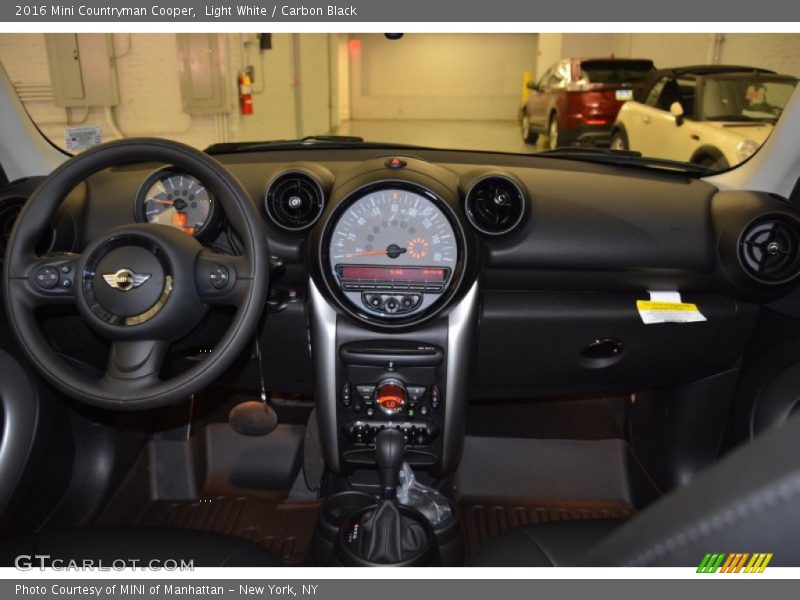 Light White / Carbon Black 2016 Mini Countryman Cooper