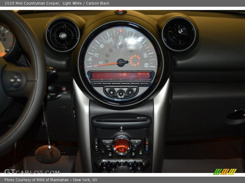 Light White / Carbon Black 2016 Mini Countryman Cooper