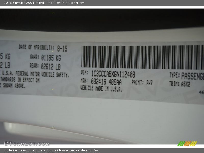 Bright White / Black/Linen 2016 Chrysler 200 Limited