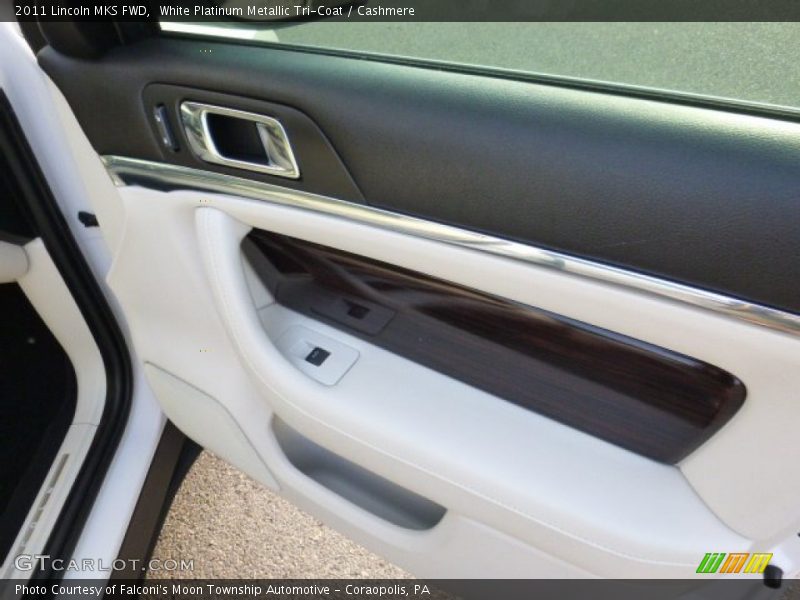 White Platinum Metallic Tri-Coat / Cashmere 2011 Lincoln MKS FWD