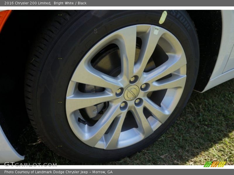 Bright White / Black 2016 Chrysler 200 Limited