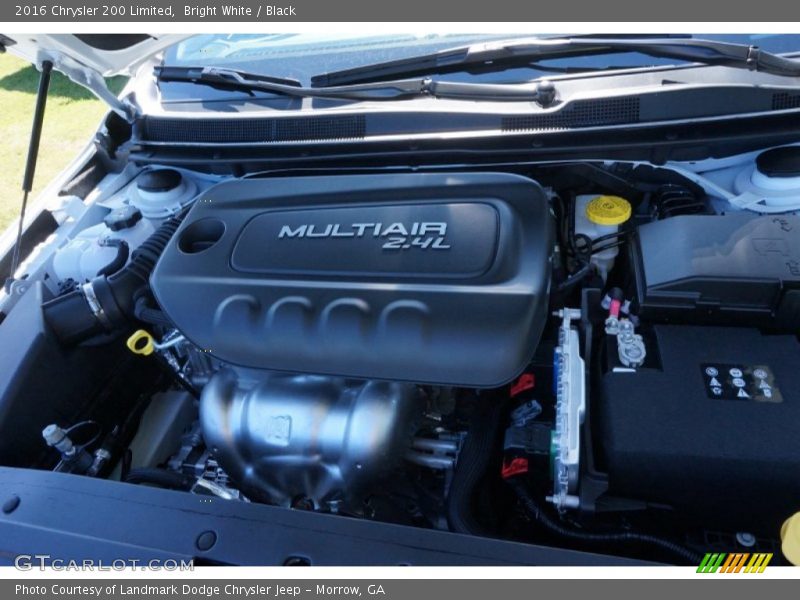 Bright White / Black 2016 Chrysler 200 Limited