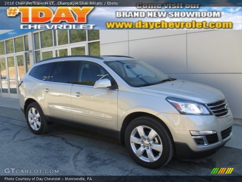 Champagne Silver Metallic / Ebony 2016 Chevrolet Traverse LT