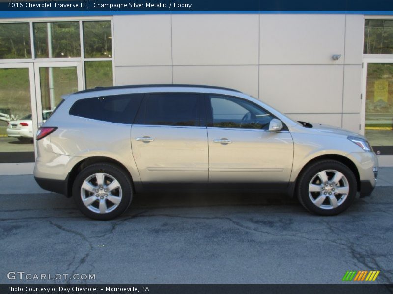 Champagne Silver Metallic / Ebony 2016 Chevrolet Traverse LT