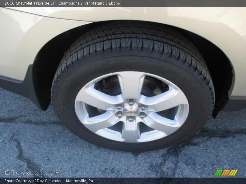 Champagne Silver Metallic / Ebony 2016 Chevrolet Traverse LT