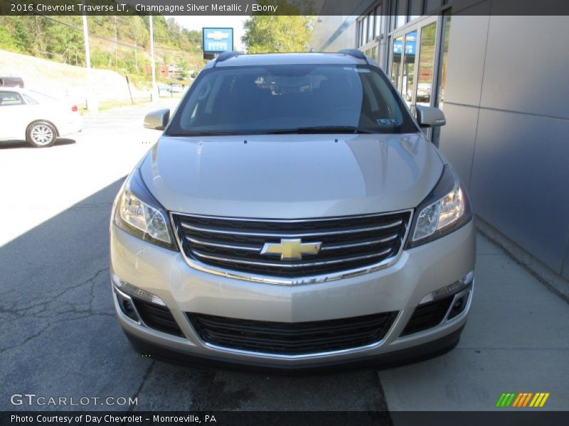 Champagne Silver Metallic / Ebony 2016 Chevrolet Traverse LT