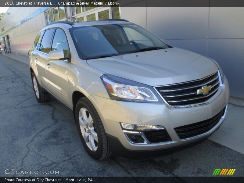 Champagne Silver Metallic / Ebony 2016 Chevrolet Traverse LT
