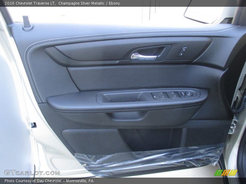 Champagne Silver Metallic / Ebony 2016 Chevrolet Traverse LT