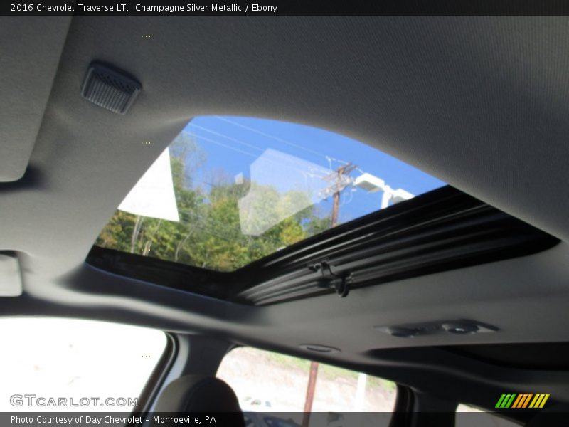 Champagne Silver Metallic / Ebony 2016 Chevrolet Traverse LT