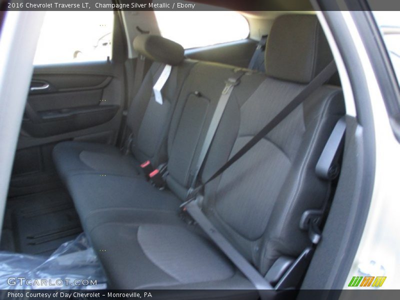 Champagne Silver Metallic / Ebony 2016 Chevrolet Traverse LT