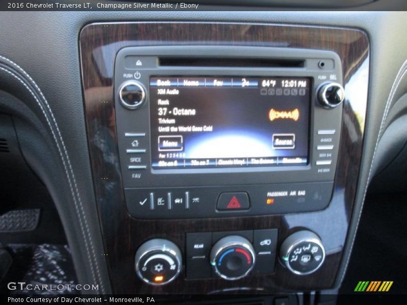 Champagne Silver Metallic / Ebony 2016 Chevrolet Traverse LT