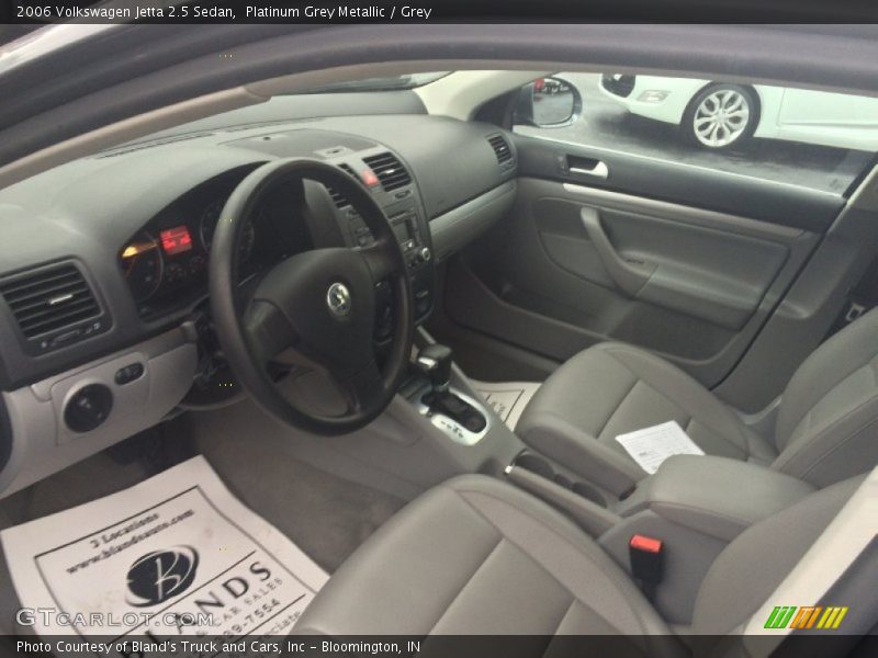  2006 Jetta 2.5 Sedan Grey Interior