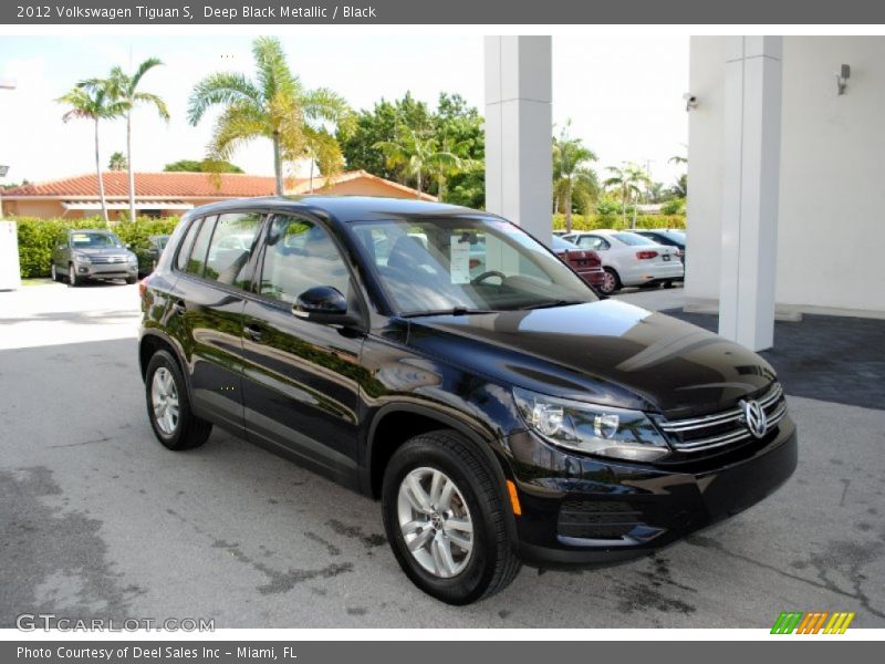 Front 3/4 View of 2012 Tiguan S