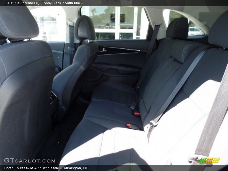 Ebony Black / Satin Black 2016 Kia Sorento LX