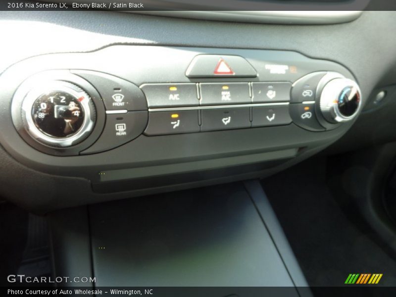 Ebony Black / Satin Black 2016 Kia Sorento LX