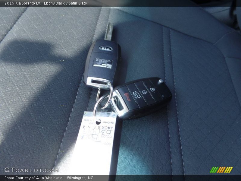 Ebony Black / Satin Black 2016 Kia Sorento LX