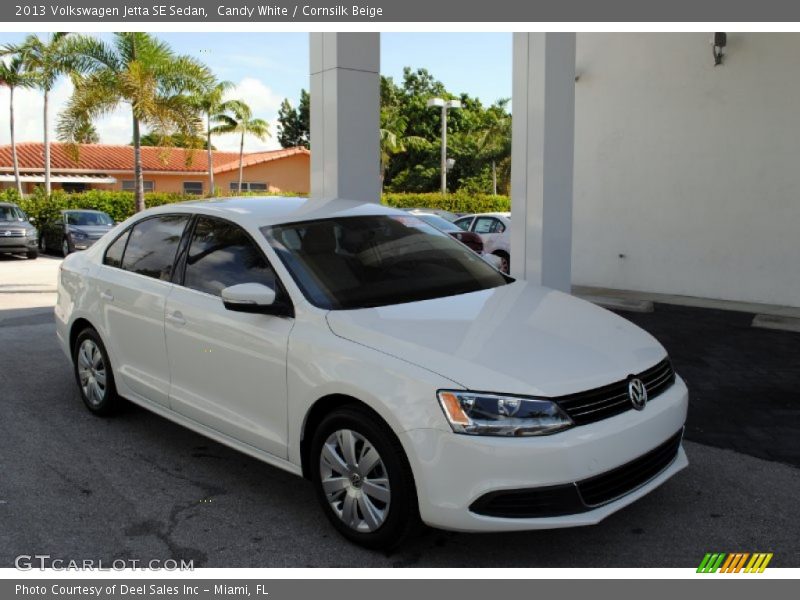 Candy White / Cornsilk Beige 2013 Volkswagen Jetta SE Sedan