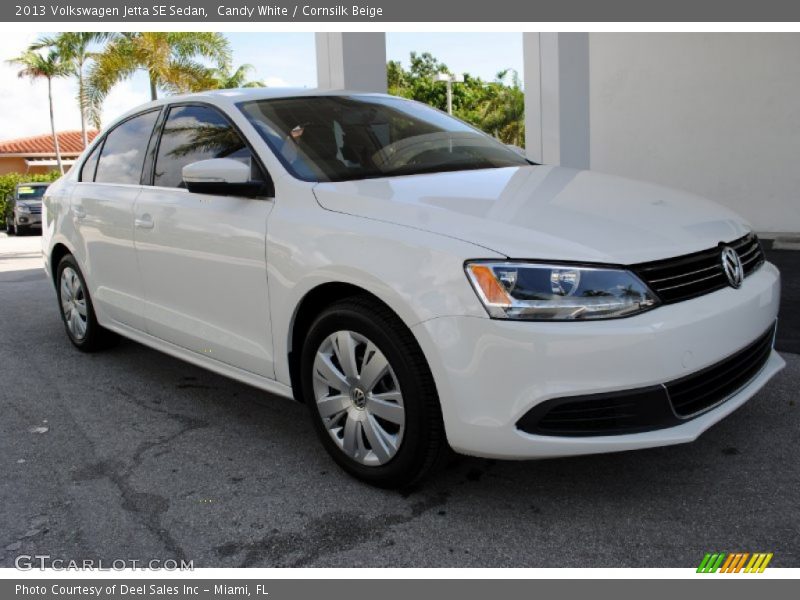 Candy White / Cornsilk Beige 2013 Volkswagen Jetta SE Sedan