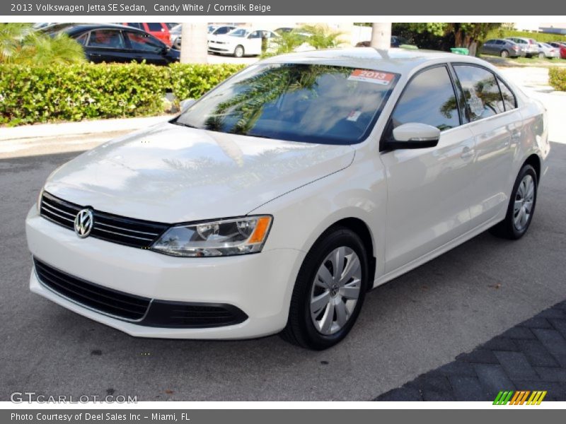 Candy White / Cornsilk Beige 2013 Volkswagen Jetta SE Sedan