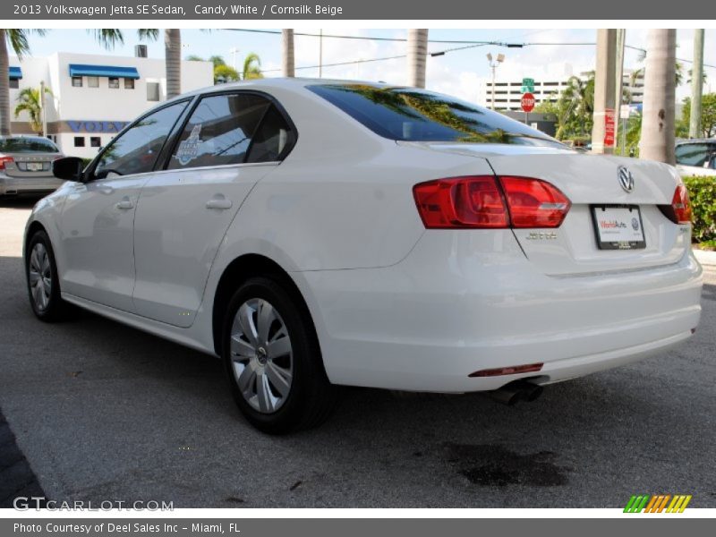 Candy White / Cornsilk Beige 2013 Volkswagen Jetta SE Sedan