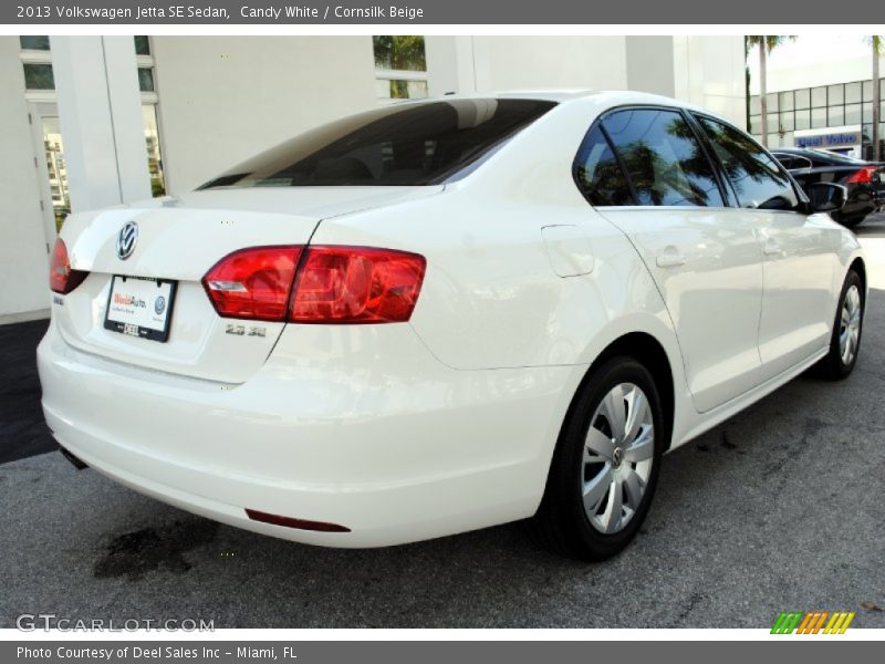 Candy White / Cornsilk Beige 2013 Volkswagen Jetta SE Sedan