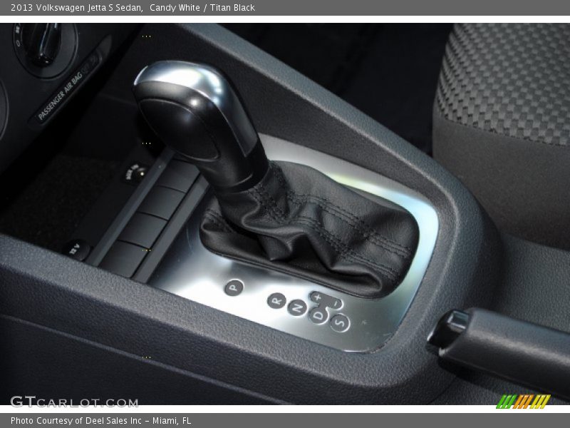 Candy White / Titan Black 2013 Volkswagen Jetta S Sedan
