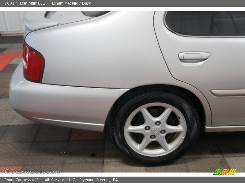 Platinum Metallic / Dusk 2001 Nissan Altima SE