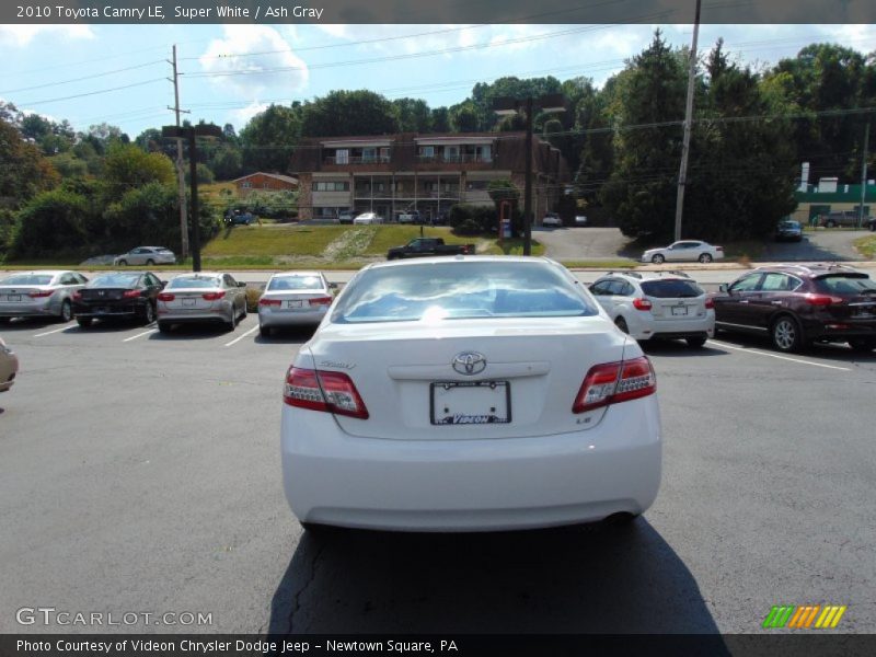 Super White / Ash Gray 2010 Toyota Camry LE