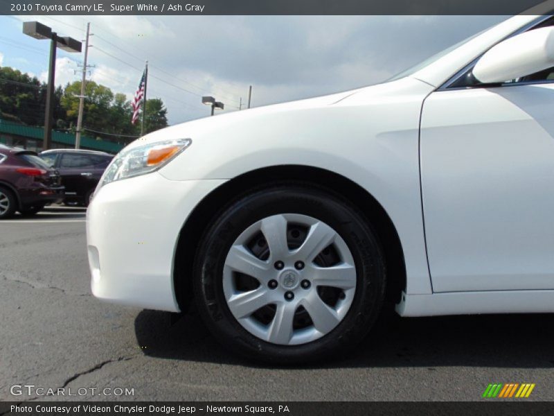 Super White / Ash Gray 2010 Toyota Camry LE