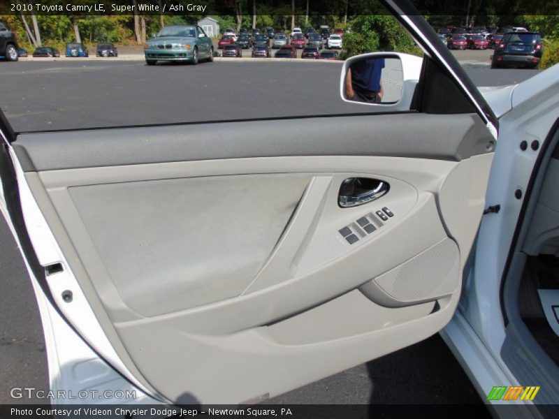 Super White / Ash Gray 2010 Toyota Camry LE