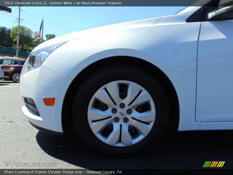 Summit White / Jet Black/Medium Titanium 2013 Chevrolet Cruze LS
