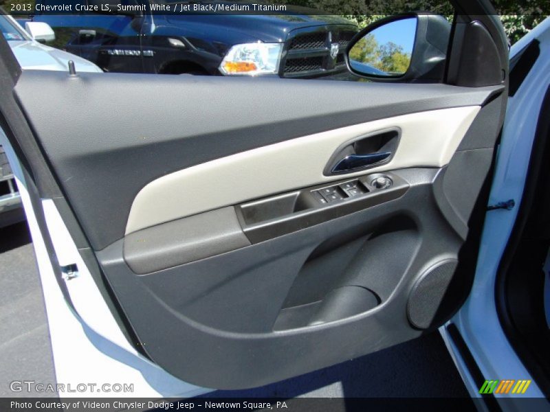 Summit White / Jet Black/Medium Titanium 2013 Chevrolet Cruze LS