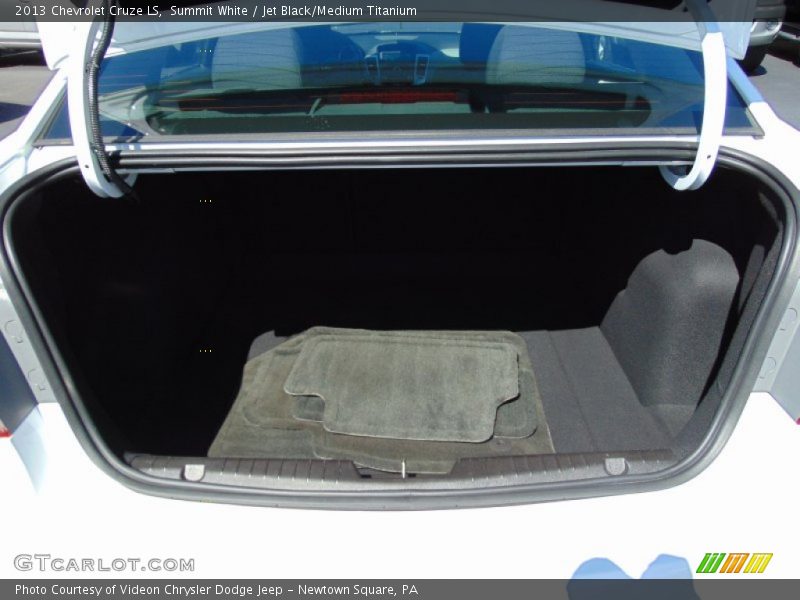 Summit White / Jet Black/Medium Titanium 2013 Chevrolet Cruze LS