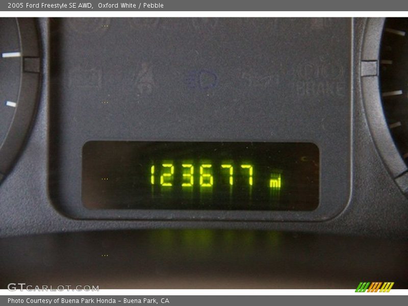 Oxford White / Pebble 2005 Ford Freestyle SE AWD