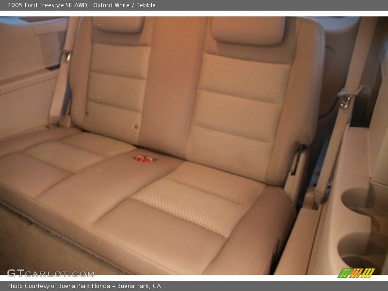 Oxford White / Pebble 2005 Ford Freestyle SE AWD
