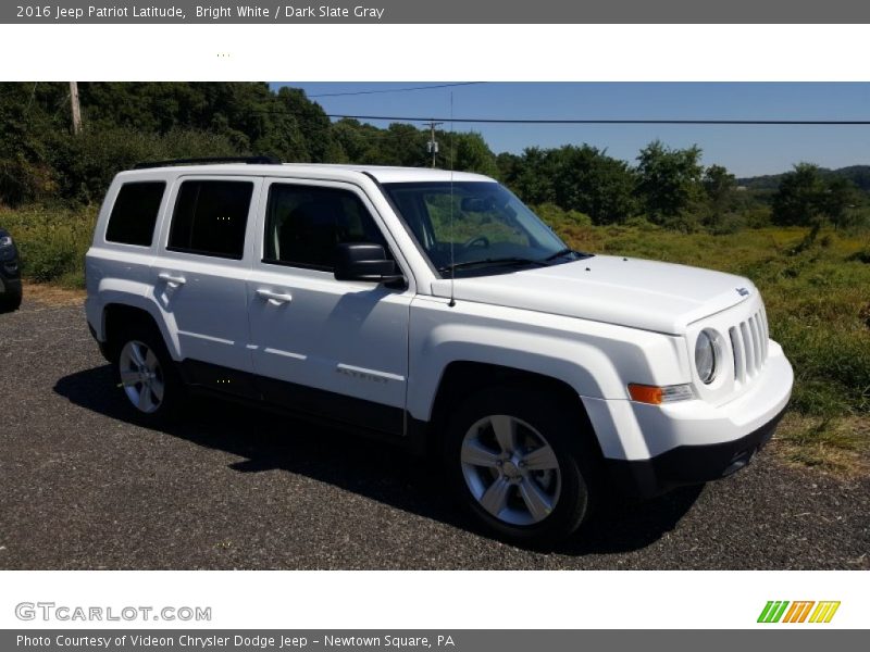 Front 3/4 View of 2016 Patriot Latitude