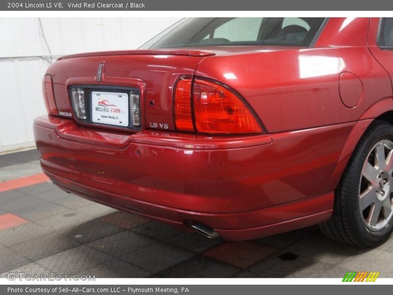 Vivid Red Clearcoat / Black 2004 Lincoln LS V8