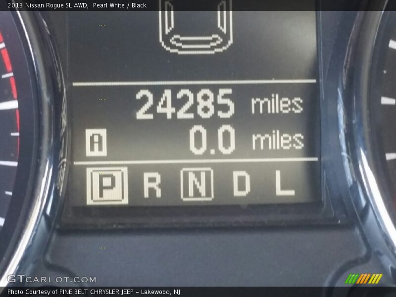 Pearl White / Black 2013 Nissan Rogue SL AWD