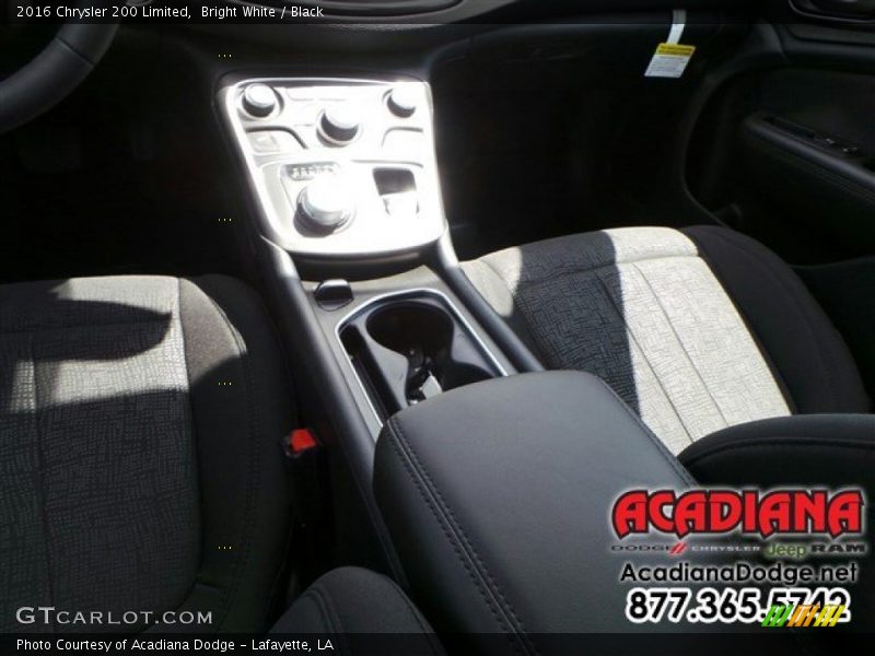 Bright White / Black 2016 Chrysler 200 Limited